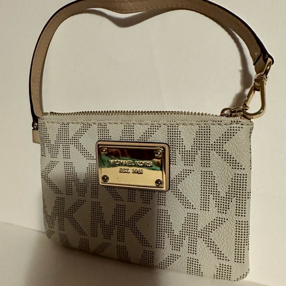 Michael Kors, leather wristlet; Brand new/no tags stylish,lightweight, durable - Picture 5 of 11
